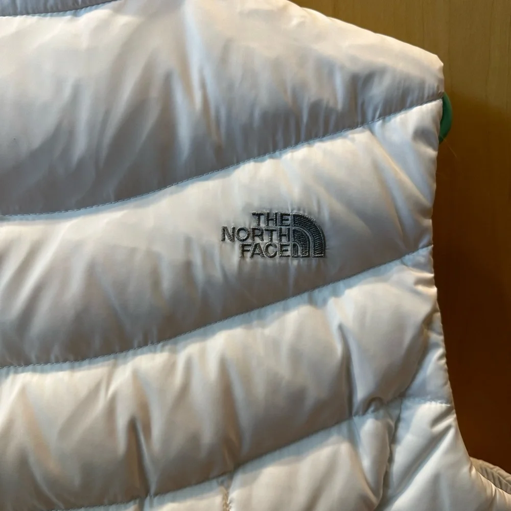 SOLD DONT BUY Like new north face 550 puffer vest - Picture 7 of 10
